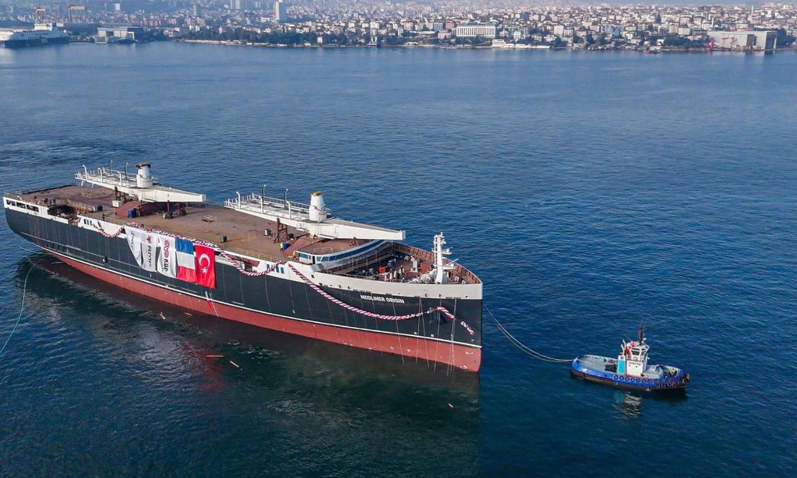 Tàu buồm chở hàng dài nhất thế giới hạ thủy